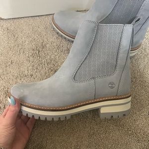 Timberland women’s boot, size 8, never worn, color grey